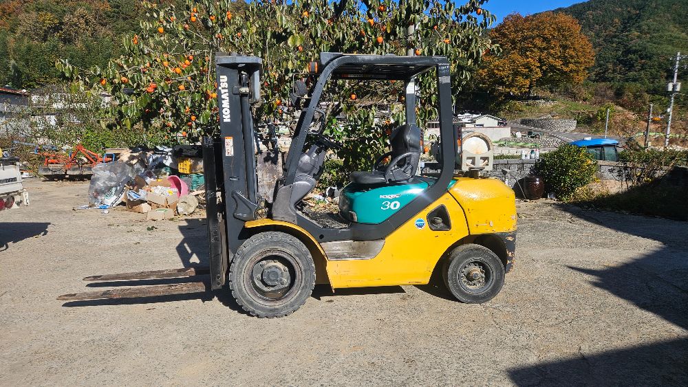 Komatsu Forklift 3톤 (3톤톤) 앞좌측면