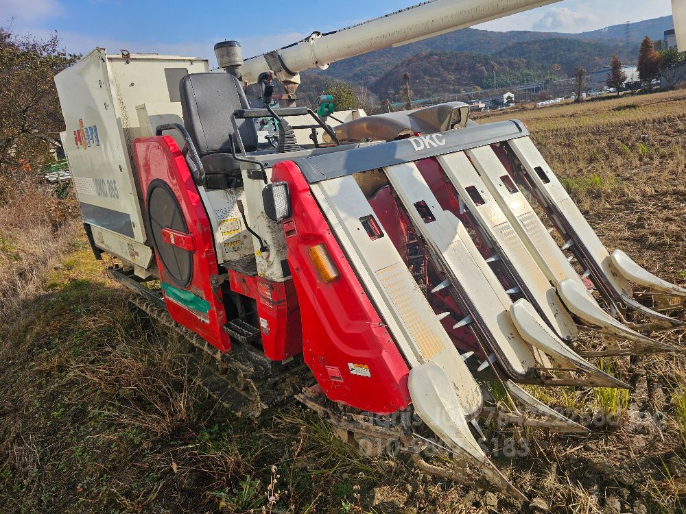 국제 콤바인 DKC865 (5조식) 뒤우측면