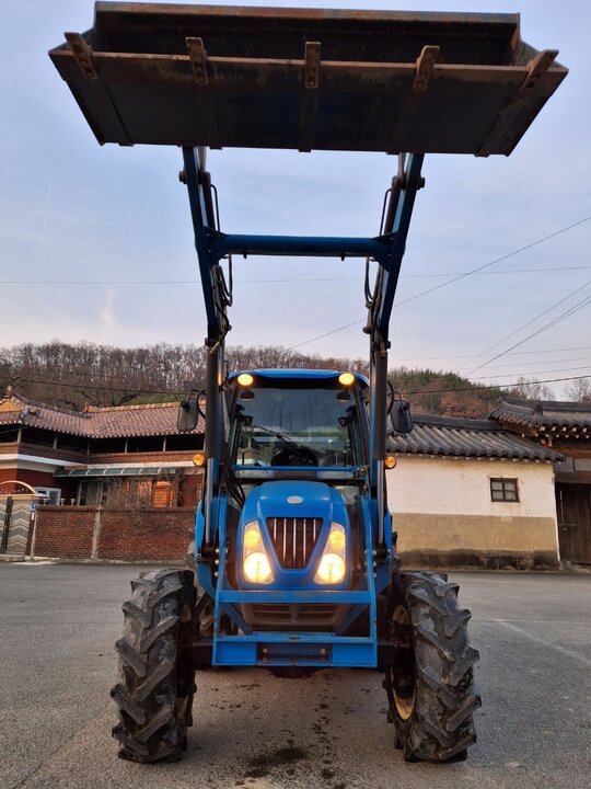 LS Tractor U6157 (57hp) 앞좌측면