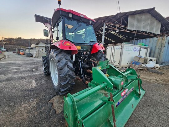 TYM 트랙터 S870 (86마력) 앞좌측면