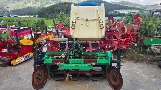  휴립복토기, 비닐피복기, 두둑형성기 SH-S1100VB  앞좌측면