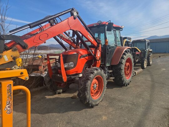 Kubota Tractor MZ877 (92hp) 앞좌측면