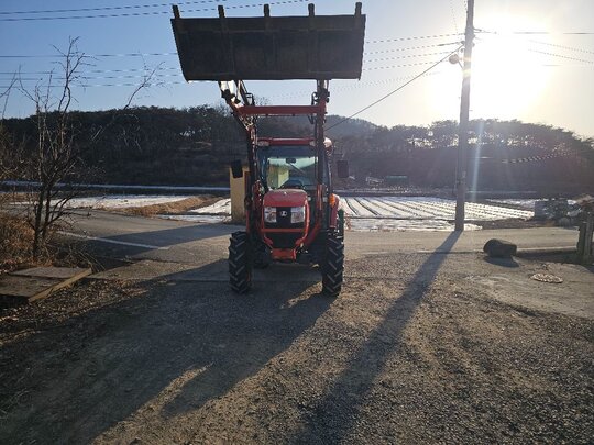 구보다 트랙터 L54C (54마력) 앞좌측면