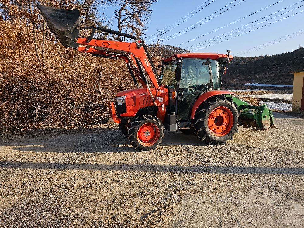 구보다 트랙터 L54C (54마력) 뒤우측면