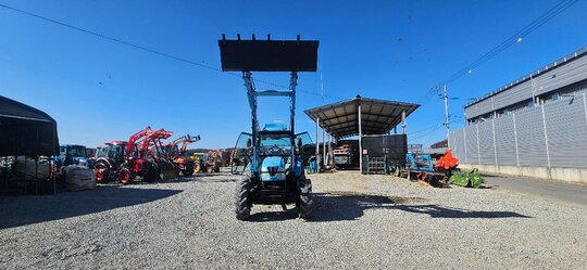 LS 트랙터 L7030 (85마력) 앞좌측면