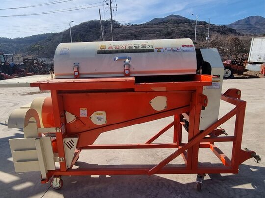  흡인식콩탈곡기(트랙터식) ESP-V1  앞좌측면