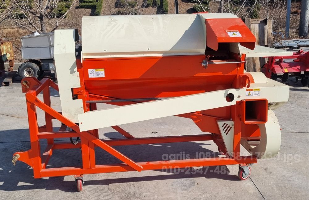  흡인식콩탈곡기(트랙터식) ESP-V1  뒤우측면