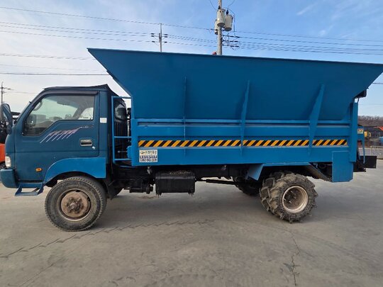  2.5톤 프론티어(퇴비살포차량) 프론티어  앞좌측면