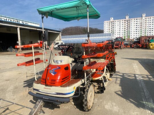 대동 이앙기 S3-680 (6조식) 앞좌측면