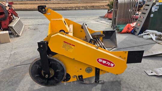  땅속작물수확기, 양파수확기, 고구마수확기, 감자수확기 DR-1300CA  앞좌측면