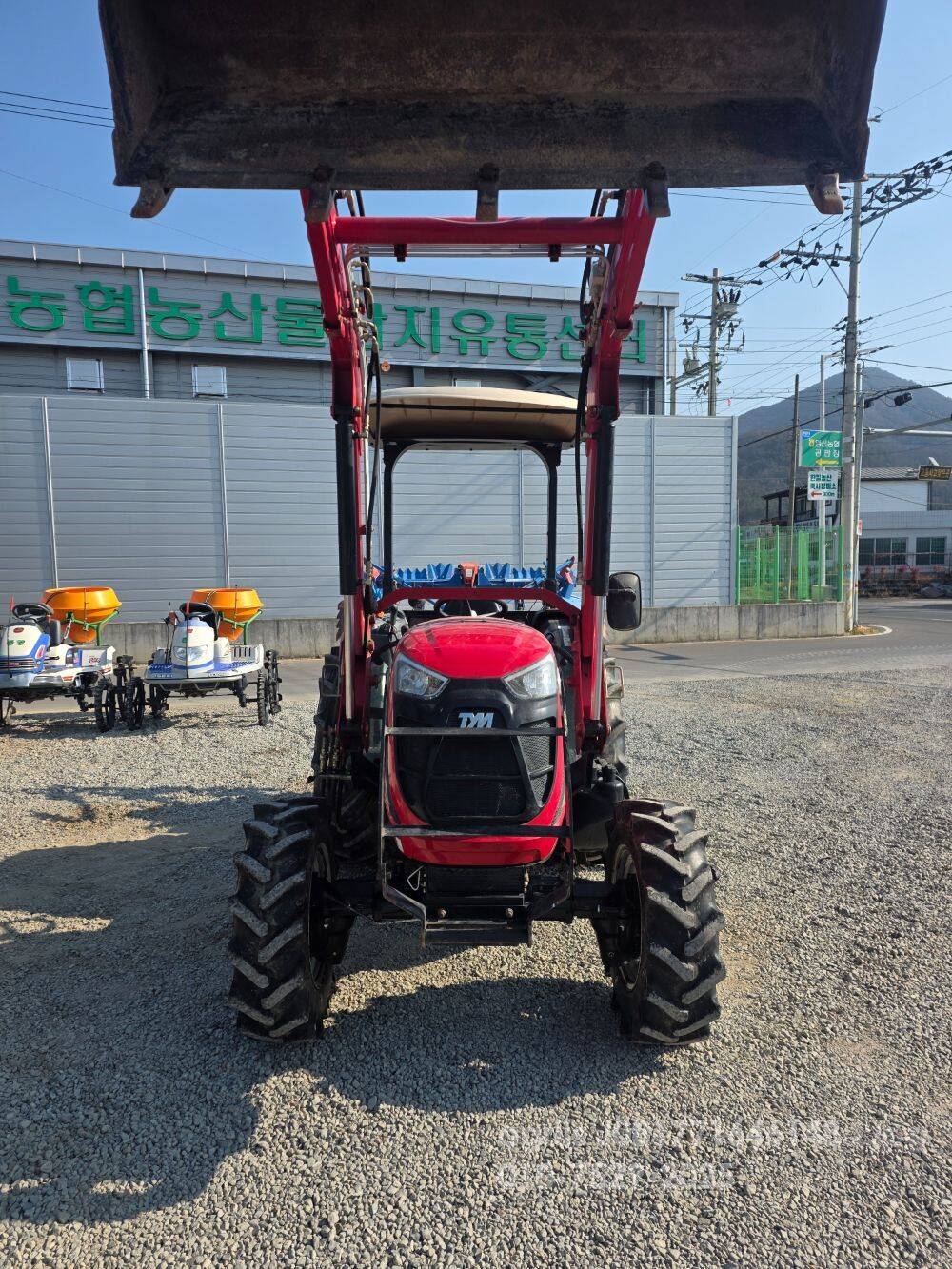 TYM 트랙터 M570 (57마력) 뒤우측면