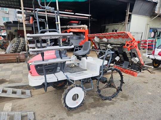 Kubota Rice transplanter KNW6SF-GS (6Rows) 앞좌측면