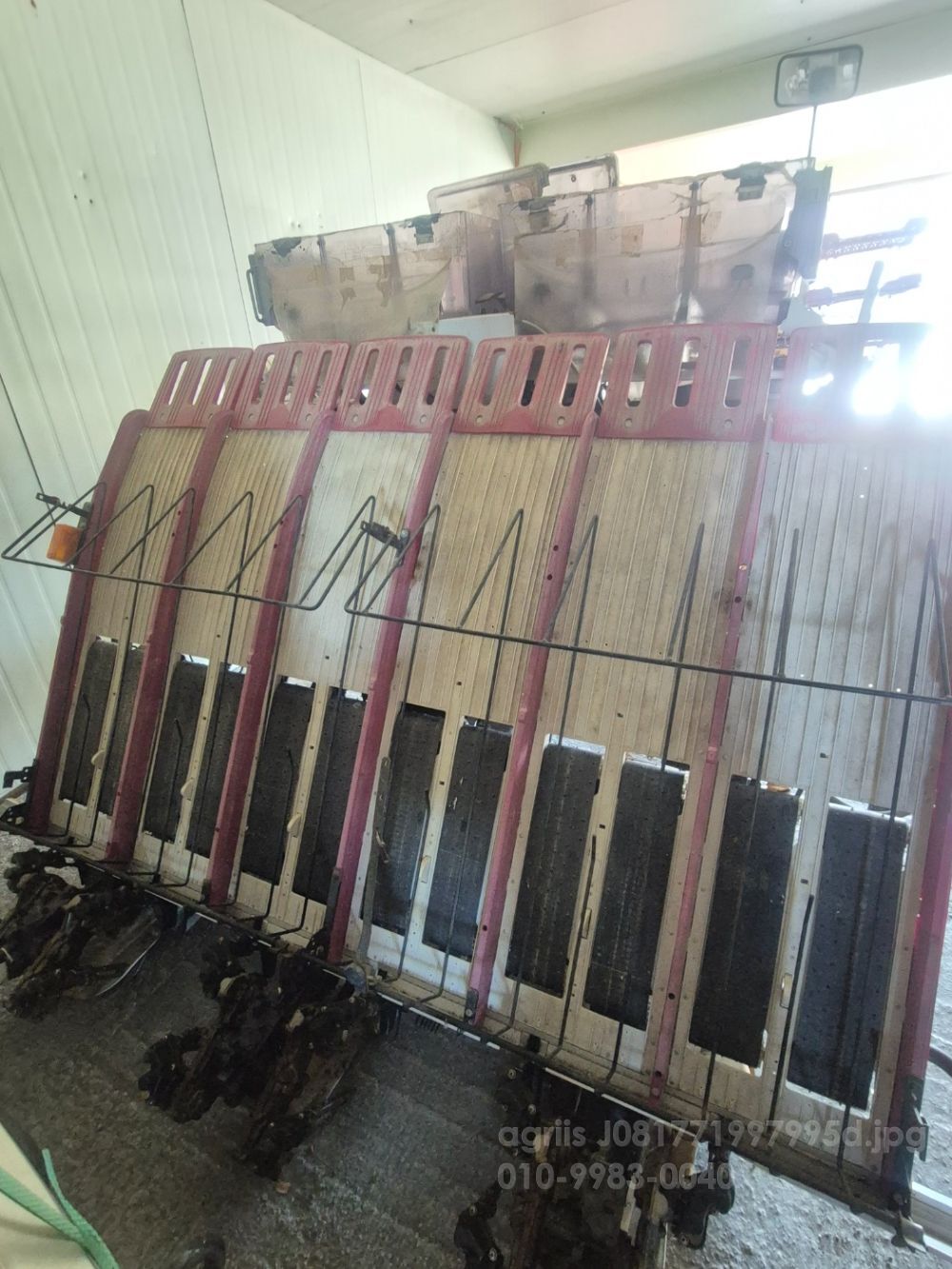 얀마 이앙기 YR6D (6조식) 뒤우측면