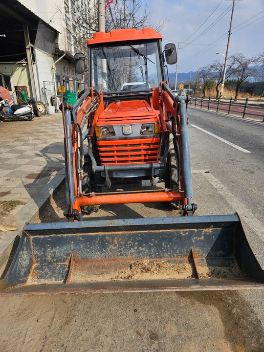 Daedong Tractor L3503-D (35hp) 앞좌측면