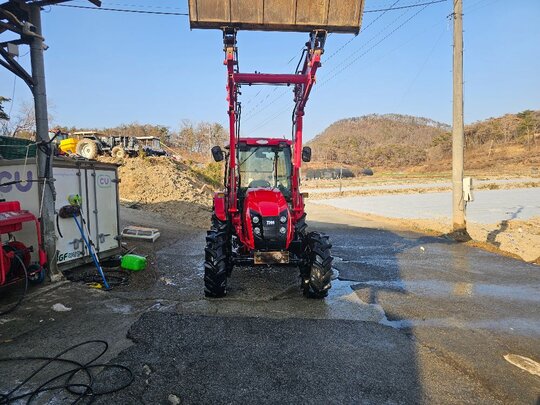 TYM 트랙터 T653 (65마력) 앞좌측면