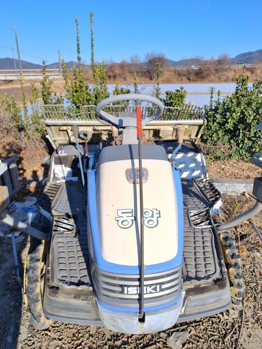 TYM 콤바인 ISEKI (6조식) 앞좌측면