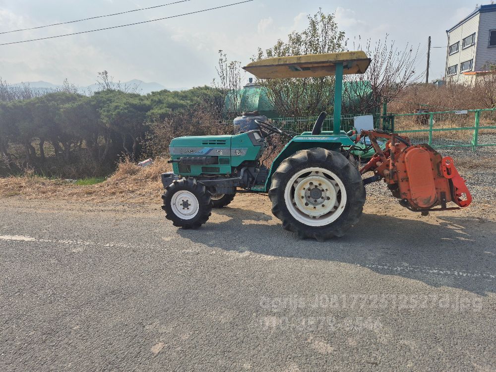 Daedong Tractor L3301 (33hp) 뒤우측면