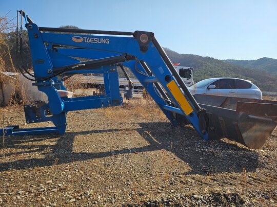 태성 로더 6050 앞좌측면