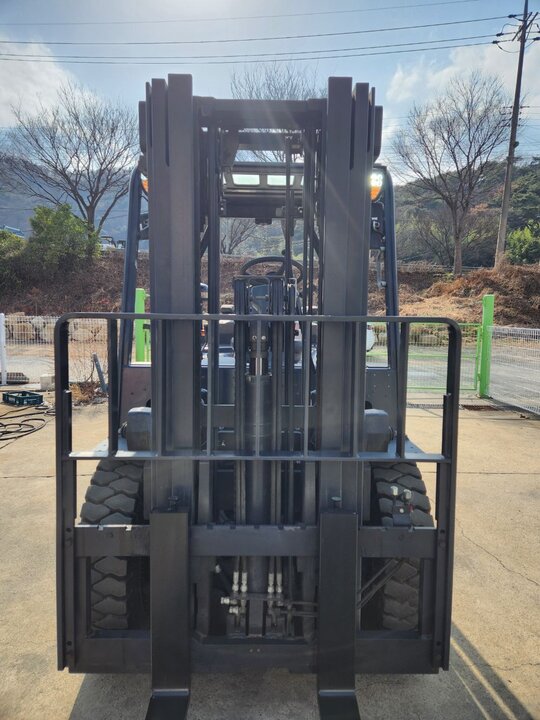  Forklift TIER4 (3.5톤) 앞좌측면