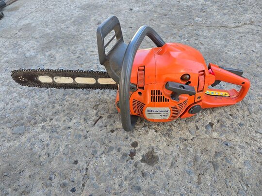 허스크바나 엔진톱 445 앞좌측면