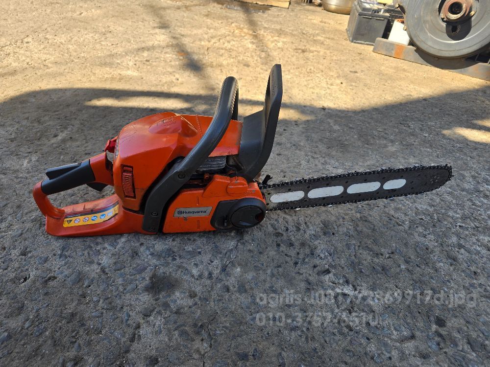 허스크바나 엔진톱 445 뒤우측면