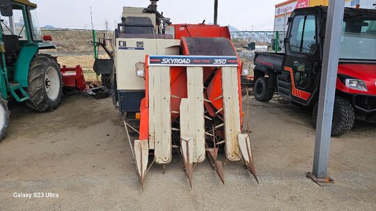 Daedong Combine Harvester R1-350 (3Rows) 앞좌측면