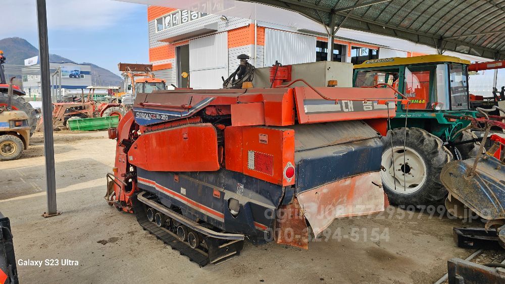 Daedong Combine Harvester R1-350 (3Rows) 뒤우측면