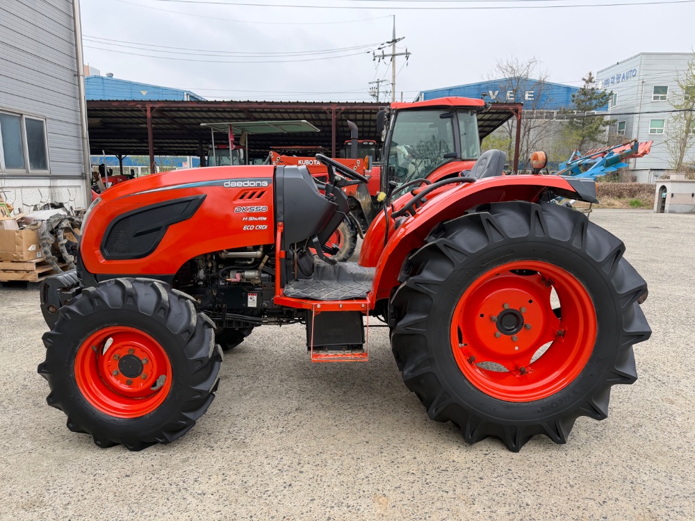 Daedong Tractor DK550 (55hp) 앞좌측면