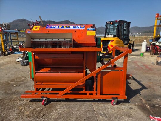 부흥 콩탈곡기 , 탈곡기 트랙터용 BHDT-2000 앞좌측면