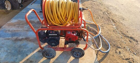 밀차식 엔진 고압분무기 코란도 밀차식 엔진 고압분무기 코란도엔진 엔진식 고압 분무기 앞좌측면