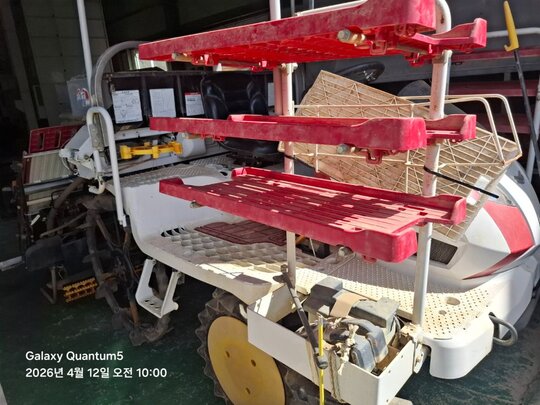 Yanmar Rice transplanter YR6D (6Rows) 앞좌측면