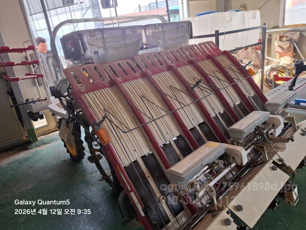 Yanmar Rice transplanter YR6D (6Rows) 뒤우측면