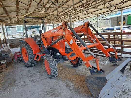 Kubota Tractor L54K (55.9hp) 앞좌측면