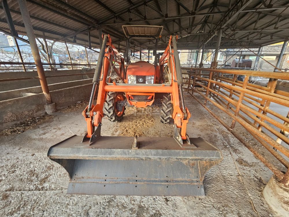 Kubota Tractor L54K (55.9hp) 뒤우측면