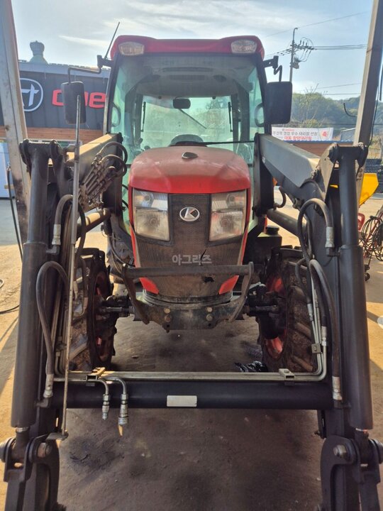 Kubota Tractor L60C (62.1hp) 앞좌측면