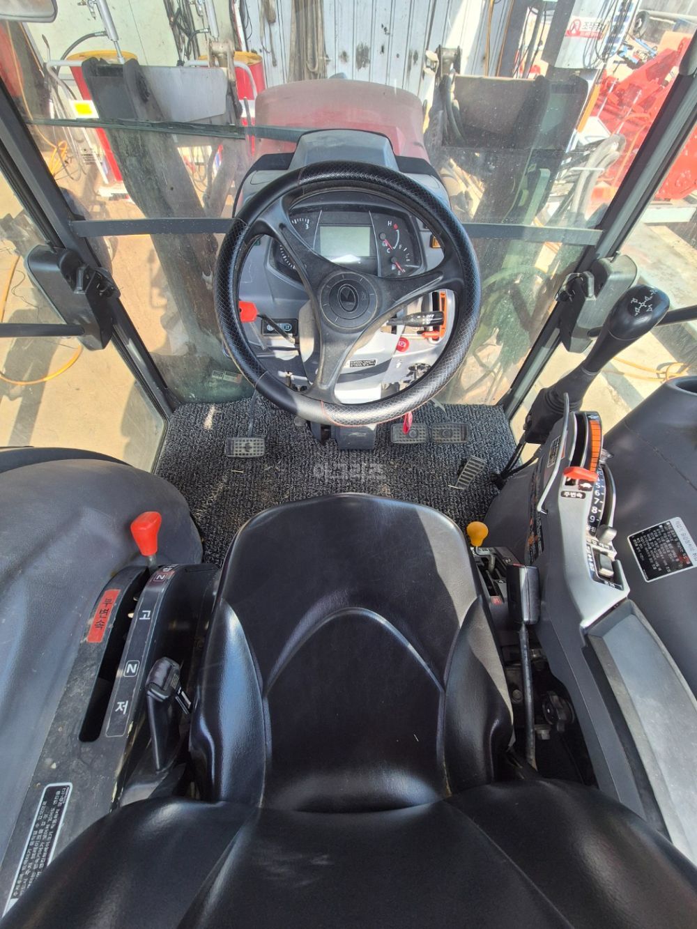 Kubota Tractor L60C (62.1hp) 뒤우측면