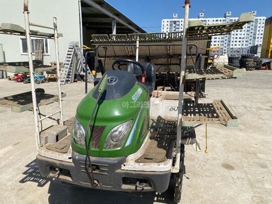 대동 이앙기 DUO60 (6조식) 앞좌측면