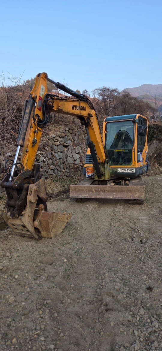 현대 굴삭기 로백스55 (5.8톤) 앞좌측면