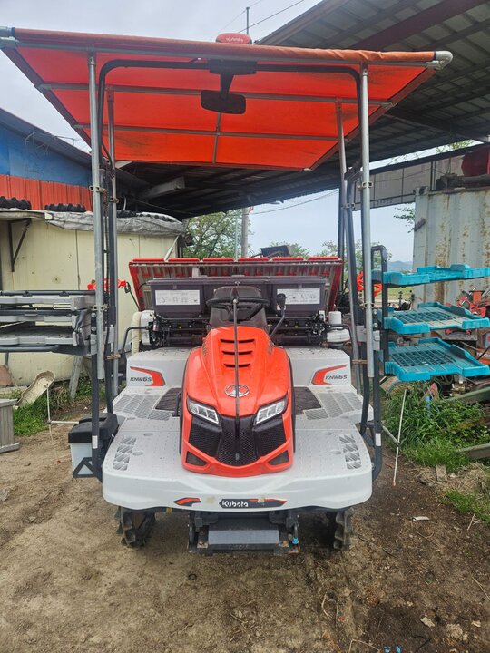 Kubota Rice transplanter KNW6SF-GS (6Rows) 앞좌측면