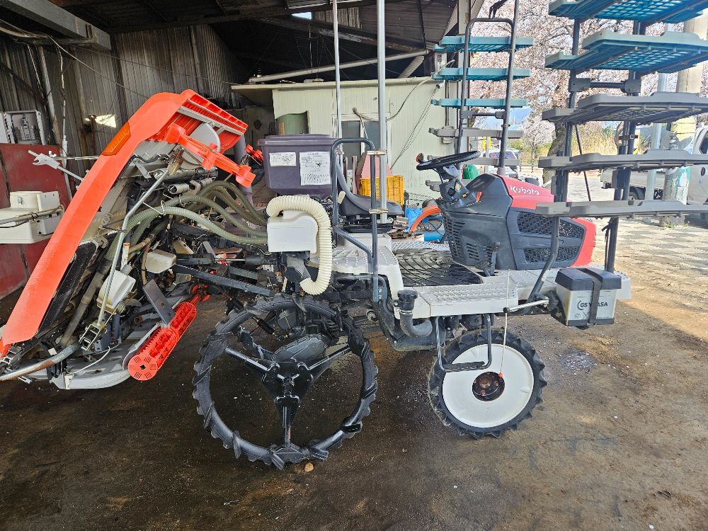 Kubota Rice transplanter KNW6SF (6Rows) 뒤우측면