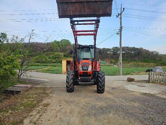 Daedong Tractor PX1000 (100hp) 앞좌측면