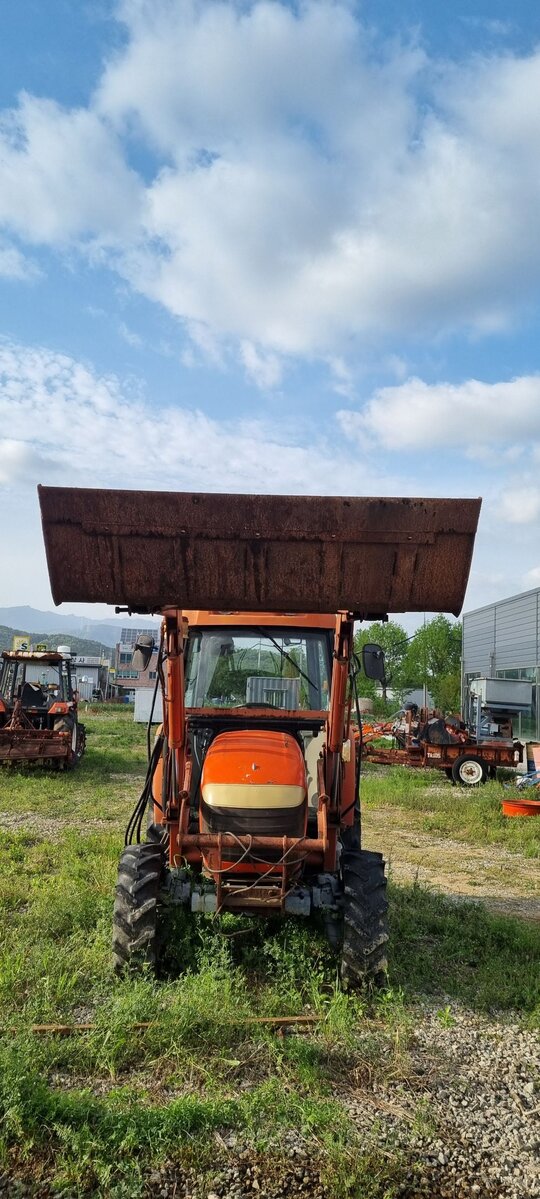 한일공업 로더 HIT320L 앞좌측면