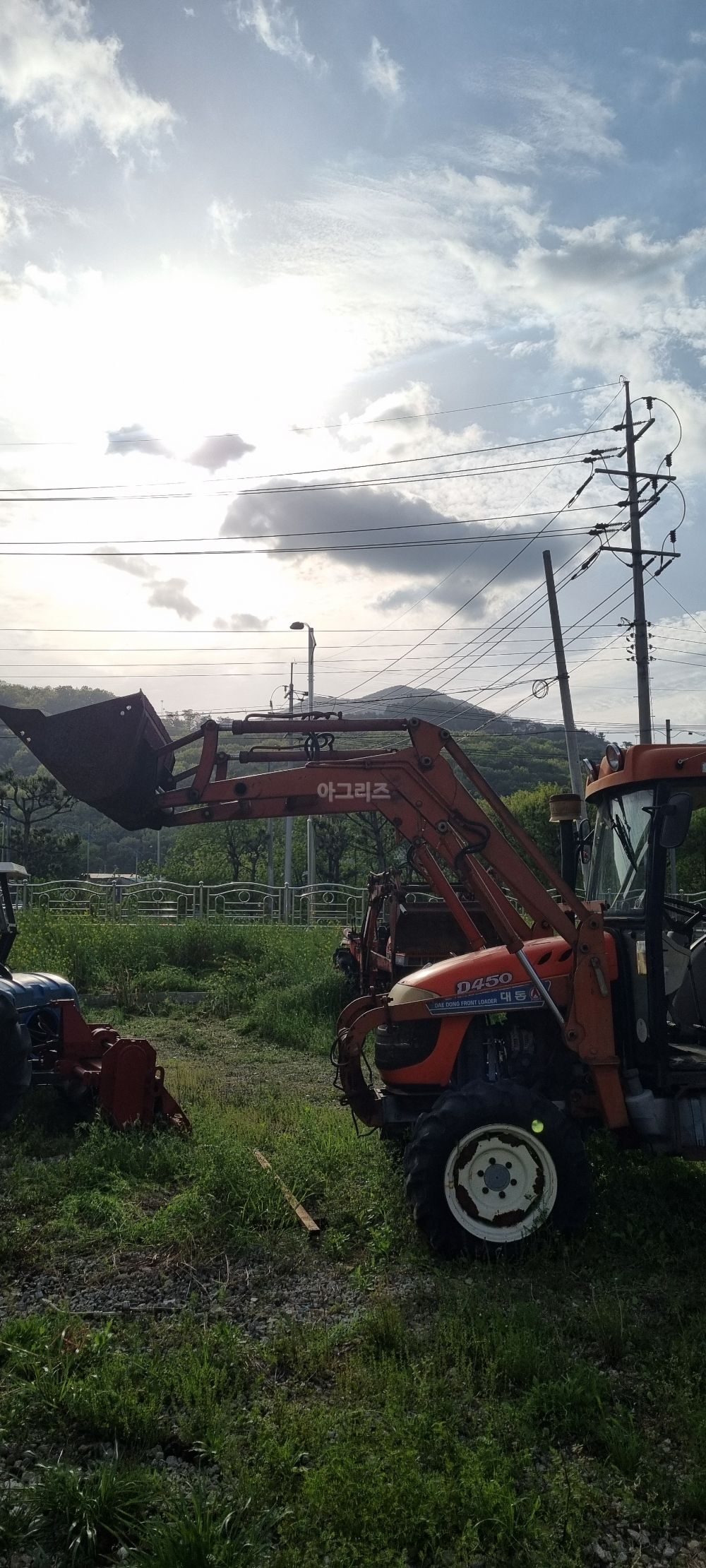 한일공업 로더 HIT320L 뒤우측면