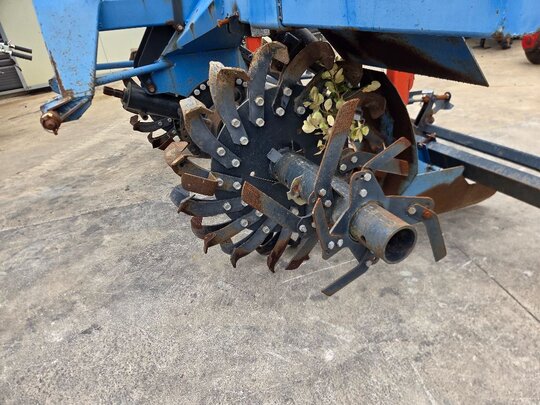 대호 콩심이, 콩파종기, 배토기, 두골배토기 T660K, T760W 앞좌측면
