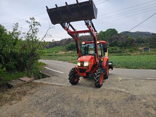 구보다 트랙터 L54C (54마력) 앞좌측면