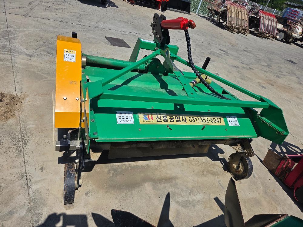 신흥공업사 신흥공업사 트랙터용 제초기 SH-1500MD SH-1500MD 뒤우측면
