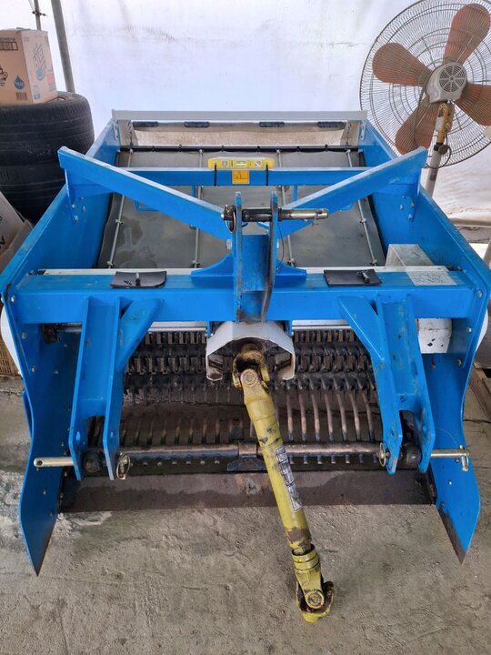  땅속 작물 수확기 MH1200D  앞좌측면
