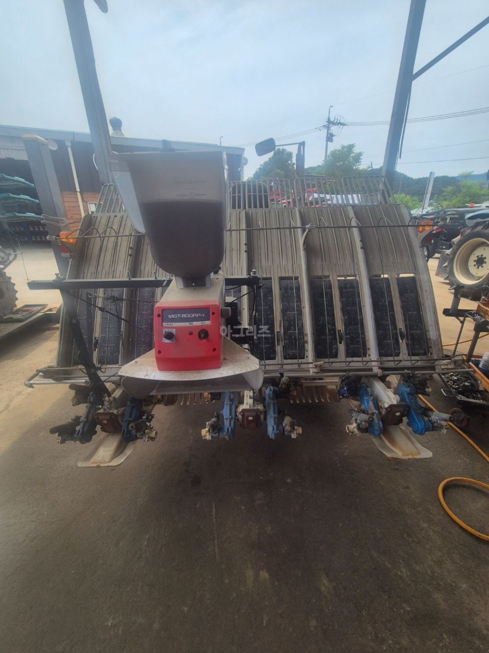 TYM 이앙기 PZ60HG (6조식) 뒤우측면