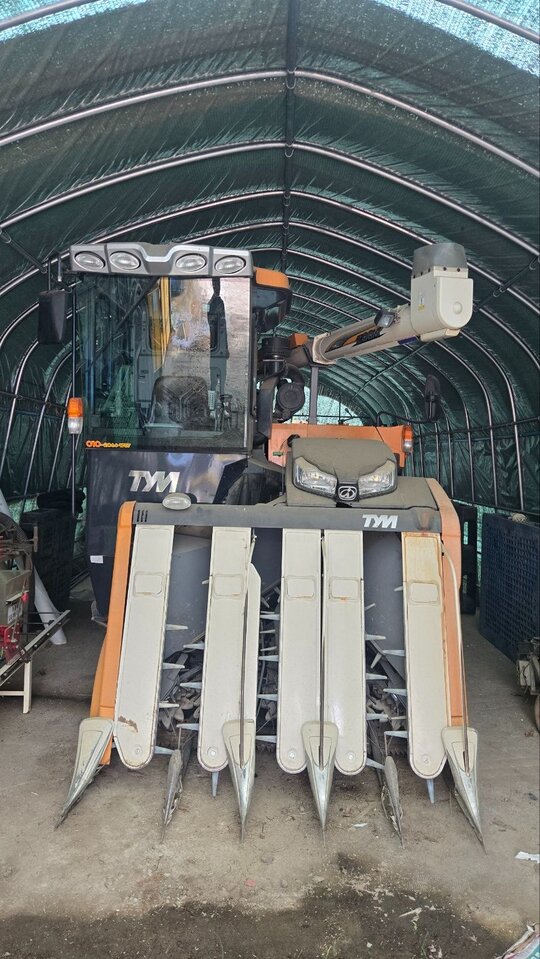 TYM Combine Harvester HJ5101 (5Rows) 앞좌측면