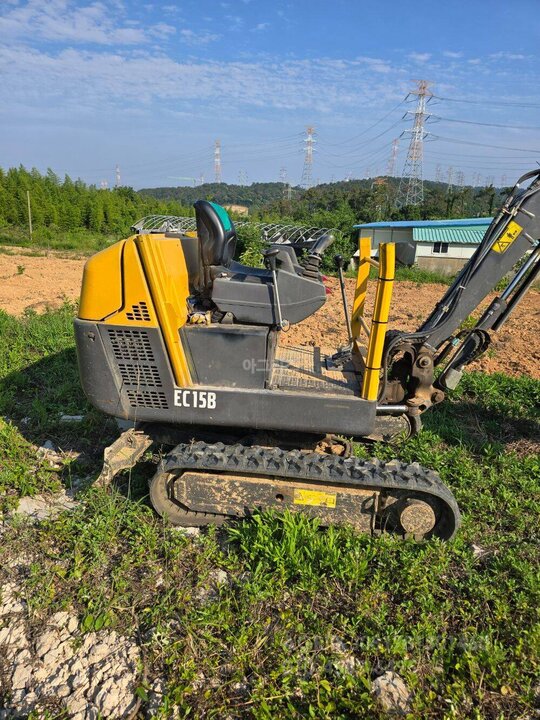  Excavator EC15B (1.5톤) 앞좌측면